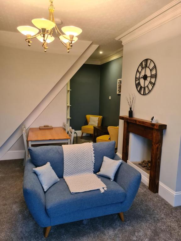 Spacious Mytholmroyd Apartment with River Views - Chambres d'hôtes Mytholmroyd