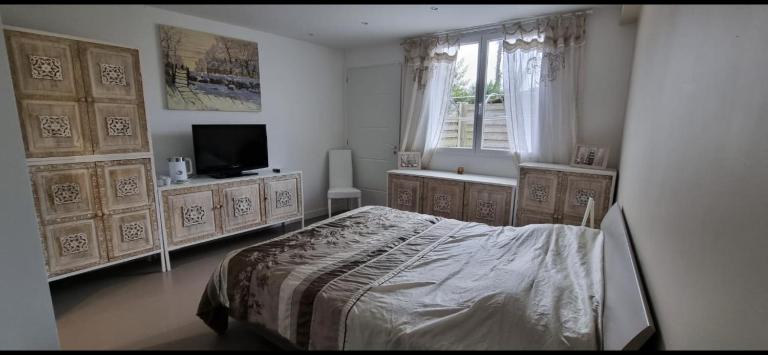 Belle chambre privée avec douche et toilette indépendantes dans une magnifique villa - Chambres d'hôtes Andernos-les-Bains