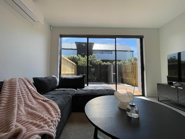 Luxury 2 Bedroom Townhouse Opposite Merivale Mall - Chambres d'hôtes Christchurch