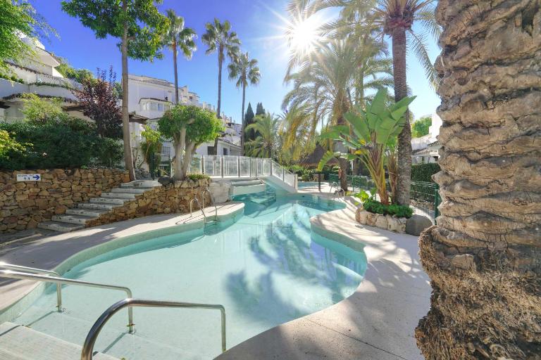 2033 modern 3 Bed large Terrace with sun loungers - B&B Marbella