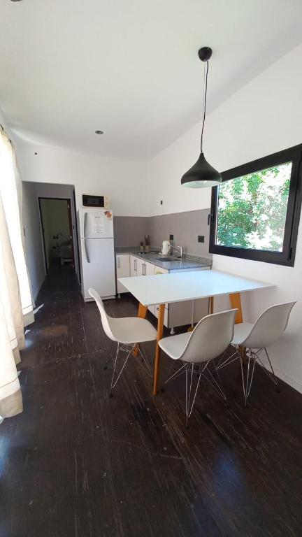 Cubil Amarillo. Casa conteiner 1 dormitorio - B&B Ciudad de General Roca