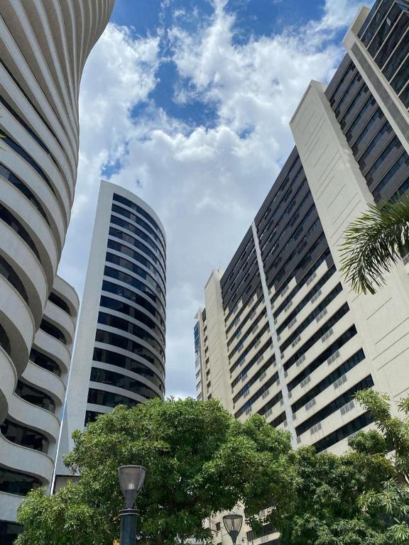 Puerto Santa Ana, Torres Bellini, 2 dormitorios, Parqueo - Chambres d'hôtes Guayaquil