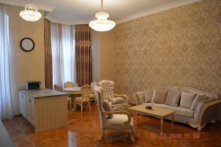 Classical apartment in heart of Baku - Bed and Breakfast Bakoe