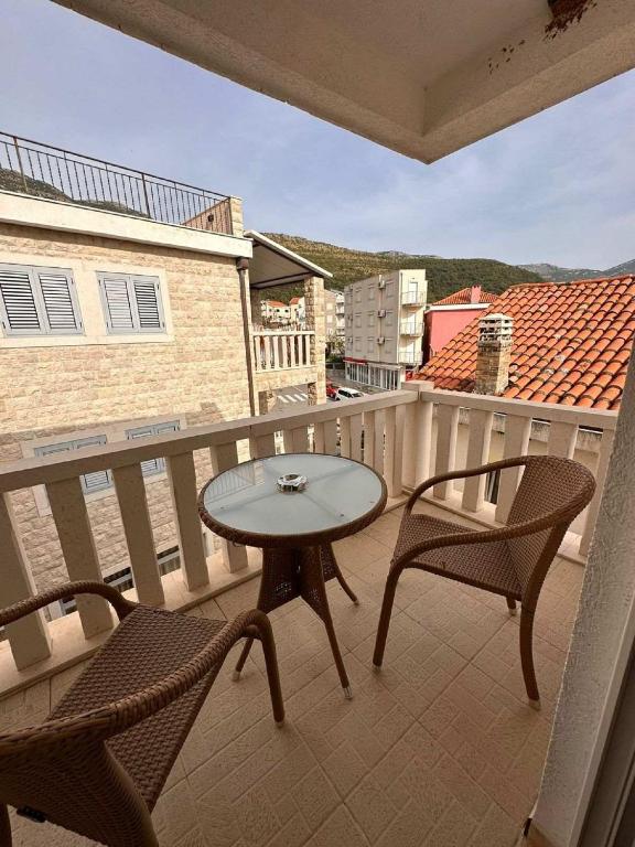 Apartments Djuro - B&B Petrovac na Moru