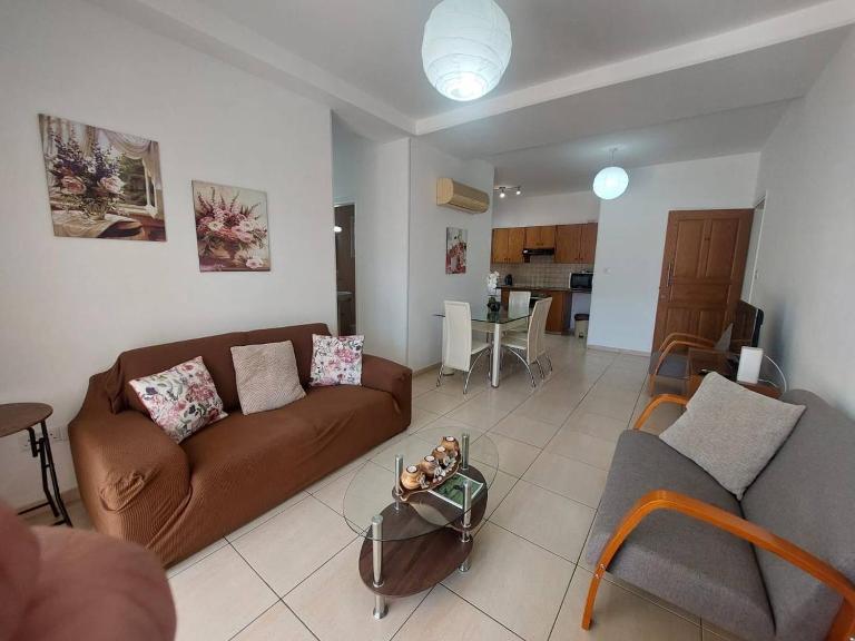 Sunny 2 Bedroom Larnaca Center - B&B Larnaka
