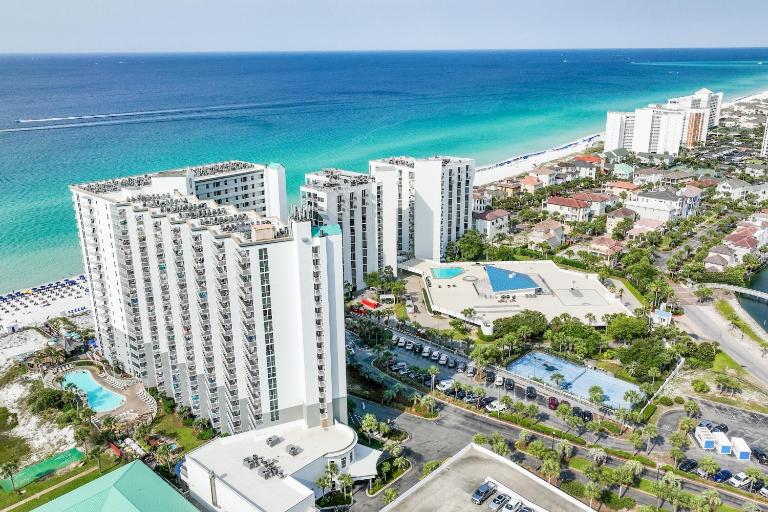 Pelican Beach Resort by Panhandle Getaways - Ferienwohnung Destin