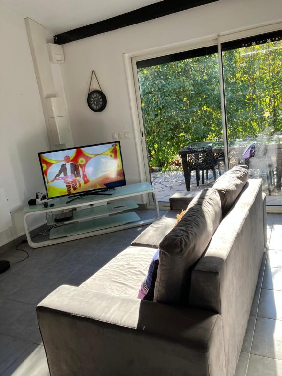 Magnifique duplex climatisé dans une villa calme - B&B Peymeinade