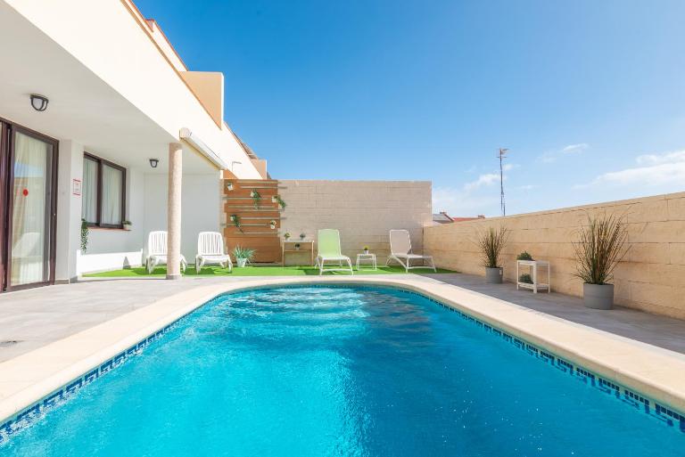 CASA LOS TEJALES with climatized private pool - B&B El Médano