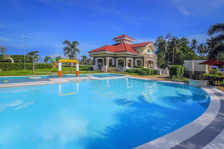 Modern 4 Bedroom House I Close to Malls I Swimming Pool I Maximum 12 Guests I by Bleuspace - B&B Tagum
