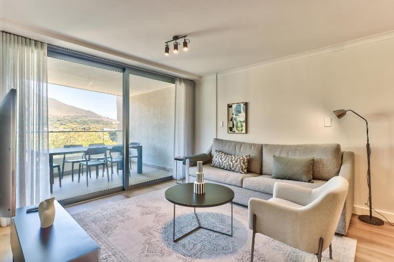 Newlands Peak Luxury Apartment Unit 636 - B&B Cape Town
