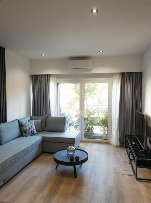 Azalea Suite - 5 min drive to Piraeus Port - Chambres d'hôtes Le Pirée
