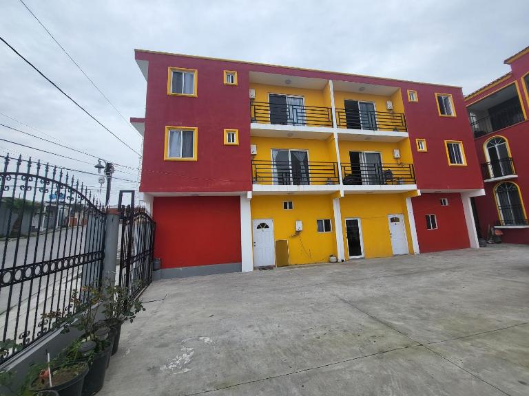 Departamentos velasco Planta baja - Bed and Breakfast Tijuana
