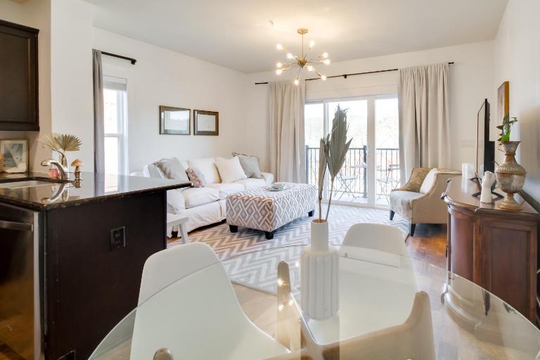 Walkable Lynchburg Condo w/ Private Balcony - B&B Lynchburg