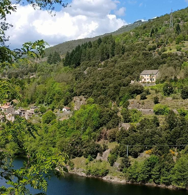 L'ancienne école de Sainte-Marguerite - B&B Sainte-Marguerite-Lafigère