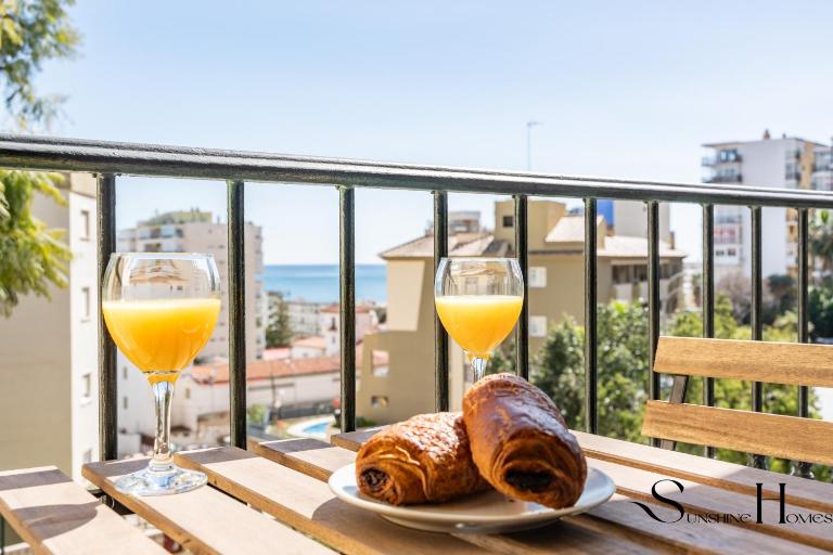 Stylish Seaview Terrace Retreat - B&B Torremolinos