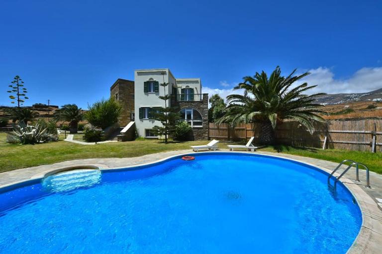Tinos Luxury Two-Storey Villa with Private Pool - B&B Ágios Sóstis