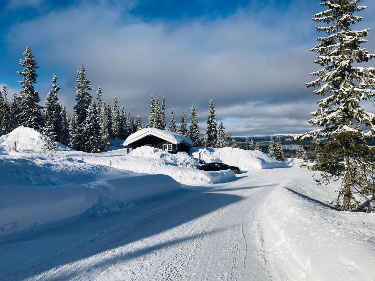 Hytta for 8 personer skiut/inn - B&B Innbygda