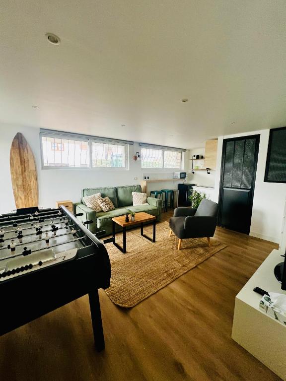 Superbe studio neuf & design - 20 min Versailles - Chambres d'hôtes Les Clayes-sous-Bois