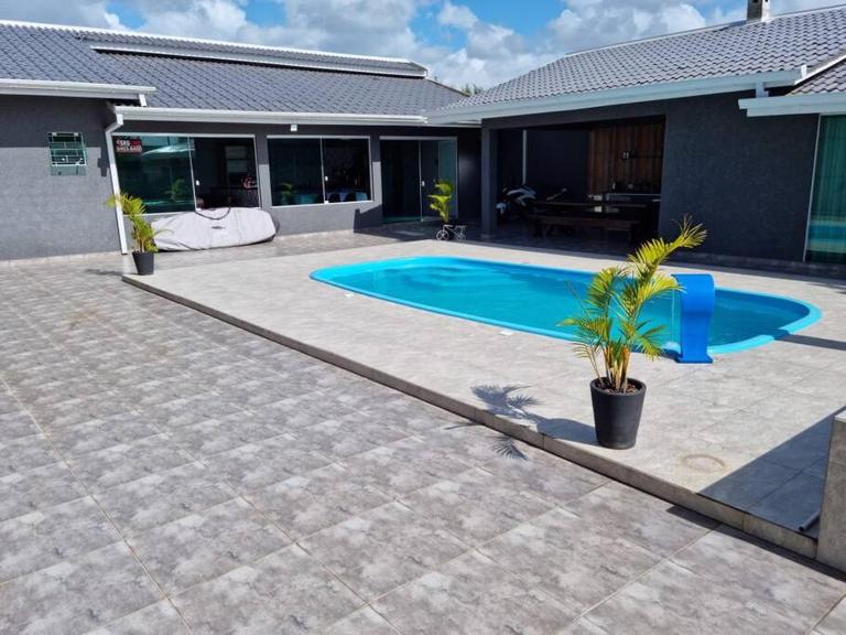 Casa Alto Padrão Perto da Praia C/ Piscina Grande - B&B Guaratuba