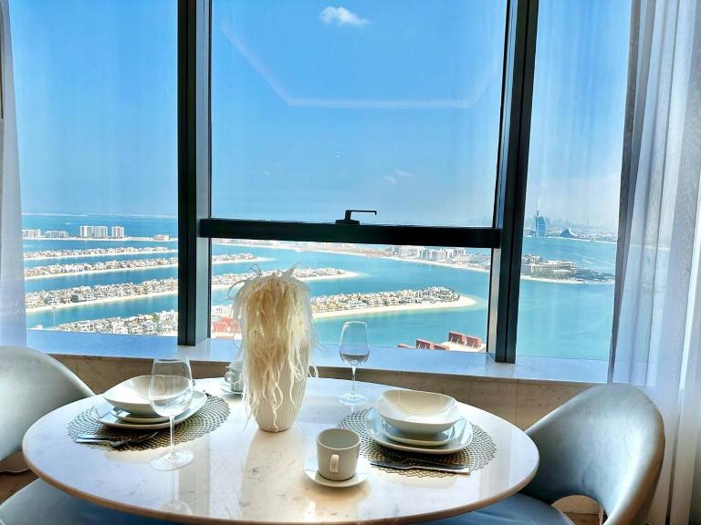 Luxury Studio in High Floor Full Sea View in The Palm Tower Plam Jumeirah - Bed and Breakfast Dubai