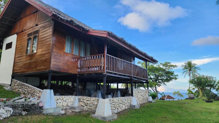 UKCC Hotel - Bed and Breakfast Kota Bawah Timur