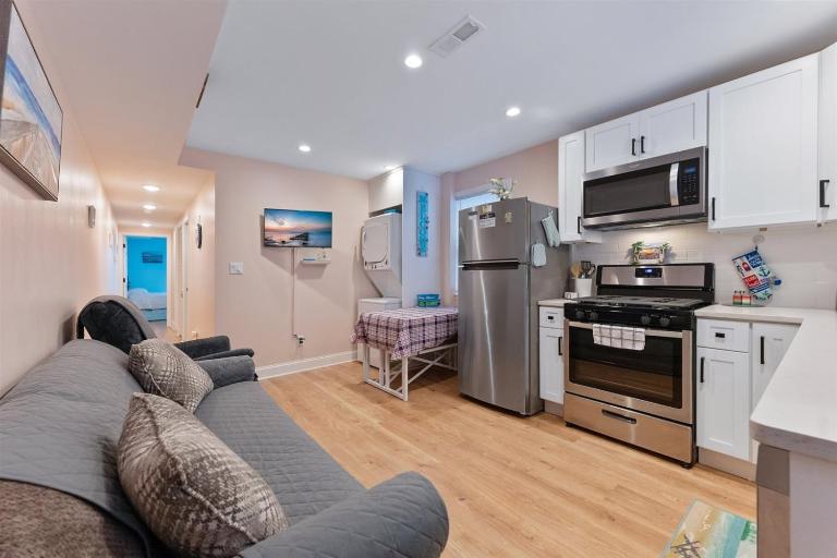 326 E Glenwood Ave, Unit 2 - Bed and Breakfast Wildwood