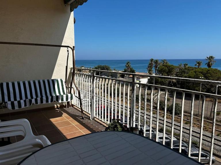 Apartamento a primera línea de Mar - B&B Pineda de Mar