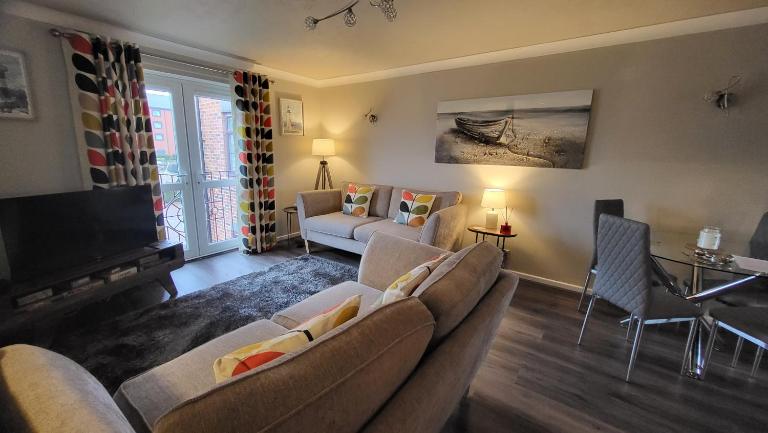 Peaceful Waterfront Apartment, Private Parking, Hull Marina - B&B Kingston upon Hull