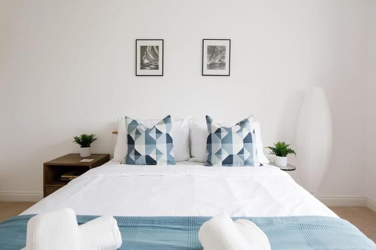 Modern & stylish seaside family home - B&B Chichester