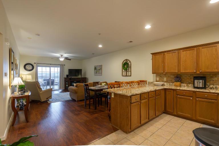 Elevator Access - Heart of Branson Location - FREE TICKETS INCLUDED - RL5-6 - B&B Branson