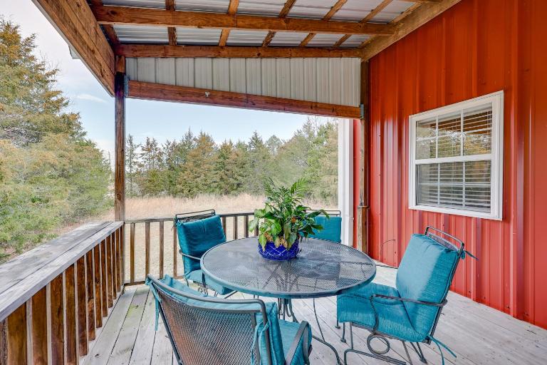 Pet-Friendly Dover Cottage w/ Deck + Mtn Views! - B&B Dover