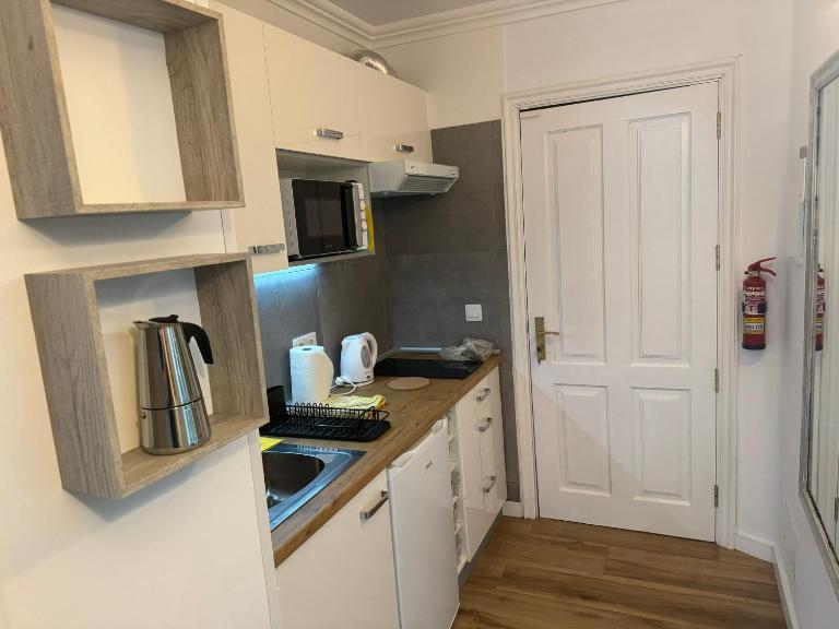 Island Paradise a studio with a kitchenette, private bathroom and balcony, in a complex with 3 swimming pools, 800m away from the ocean front - Ferienwohnung San Miguel De Abona