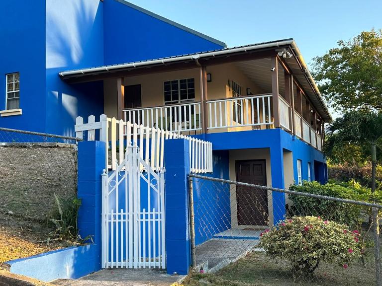 Sea-Renity Hideaway (Studio Apt) - B&B Woods