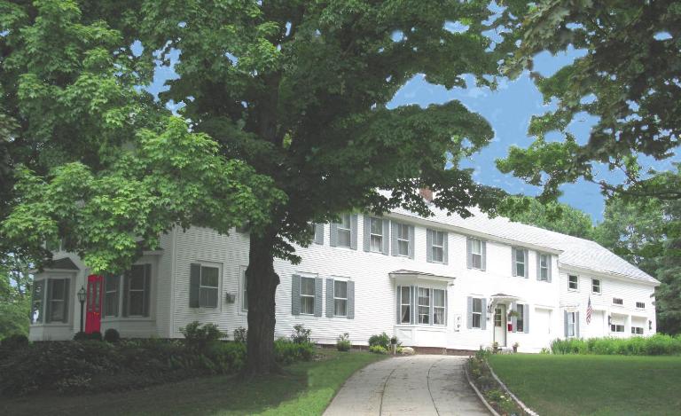 The Bridges Inn at Whitcomb House B&B - B&B Swanzey