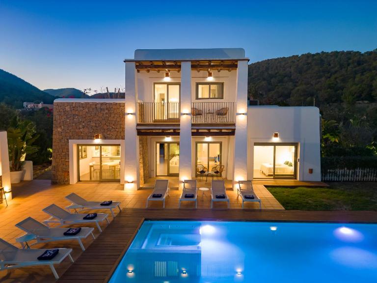 Villa in Ibiza Town Sleeps 12 - Bed and Breakfast Ibiza-stad