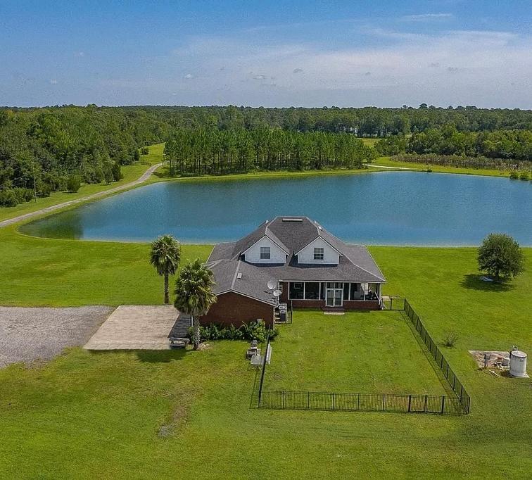 Spacious Waterfront - Sleeps 20! - B&B Callahan