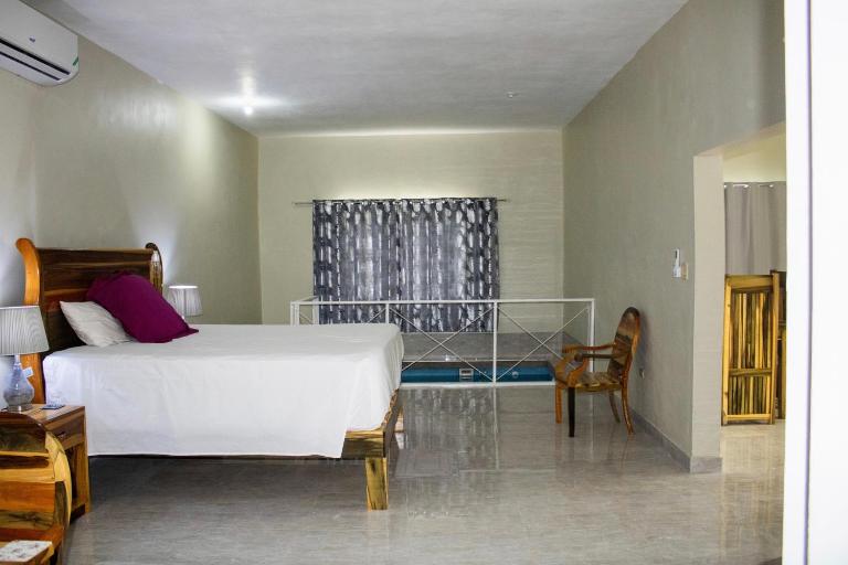 DEMAROYS - B&B Treasure Beach