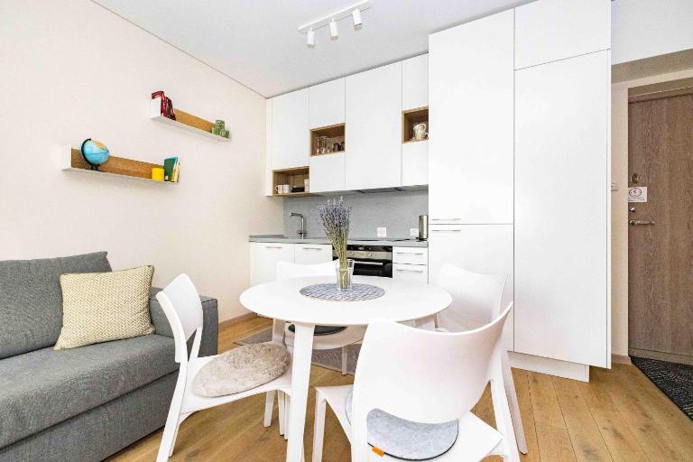 Pine Forest View Apt With Balcony, By Cohost - B&B Palanga