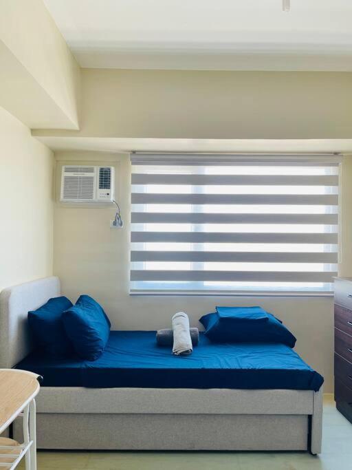 * *H2 Modern City Condo - Bed and Breakfast Iloilo