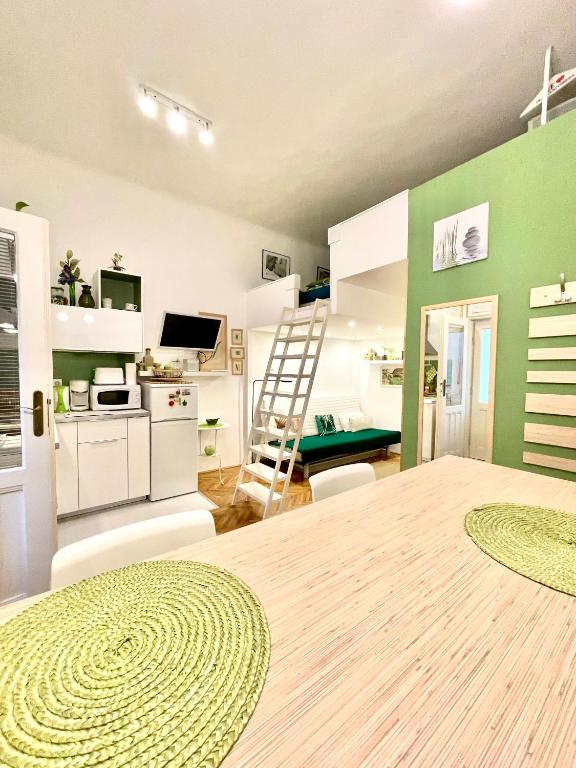 Green Pearl Apartment at St Stephen' s Basilica - B&B Budapest
