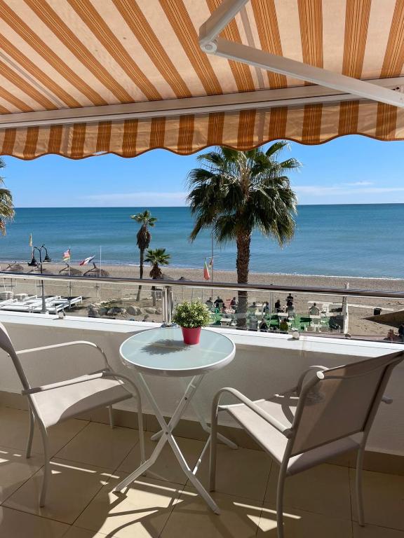 Roca Chica. Studio - First Line Beach - B&B Torremolinos