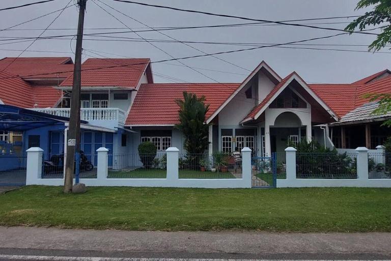 The Sharpe's Place - B&B Padang
