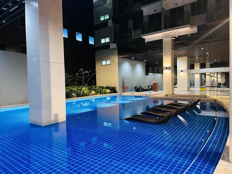 Serendipity Suite at S Residences - B&B Manila