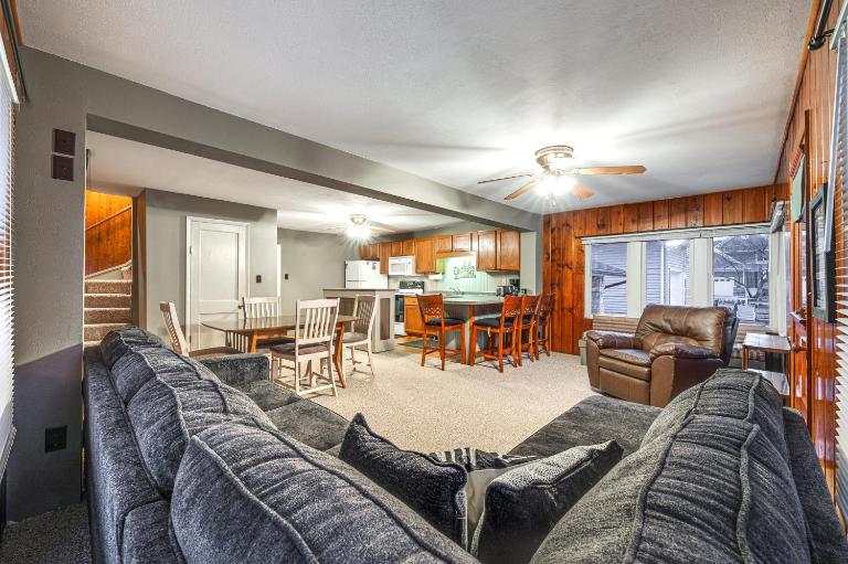 Clear Lake Vacation Rental: Walk to Town / Beach! - B&B Clear Lake