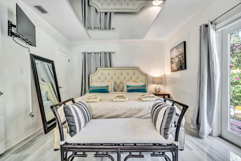 Family Home 2BR Heated Pool, Victoria Park - B&B Fort Lauderdale