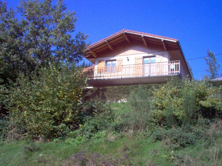 Chalet spacieux à Rochesson, près de Gérardmer, avec garage, cheminée, WIFI et équipements complets - FR-1-589-167 - Bed and Breakfast Rochesson