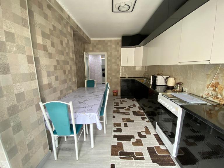 уютная квартира в элитном доме в центре города. Район:Дворец спорта - B&B Bishkek
