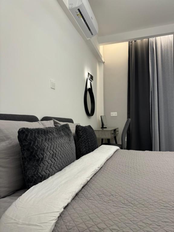 Spacious 1 bedroom flat in Foinikoudes! - B&B Larnaka
