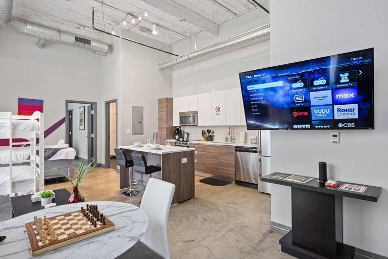 Dallas Downtown Stay with Pool and Walkable Access - Bed and Breakfast Dallas