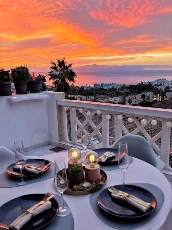 Sunshine Escape with ocean view - B&B Adeje